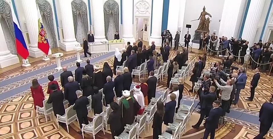 Владимир Путин поздравил россиян с Днем народного единства