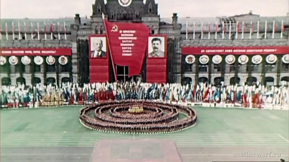 Георгий Медведев: С нами юность всей планеты! Наш великий Стройотряд!