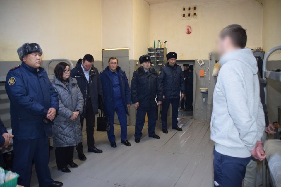 Старший помощник прокурора Республики Бурятия и Уполномоченный по правам человека в Республике Бурятия посетили следственный изолятор Старший помощник прокурора Республики Бурятия и Уполномоченный по правам человека в Республике Бурятия посетили следственный изолятор