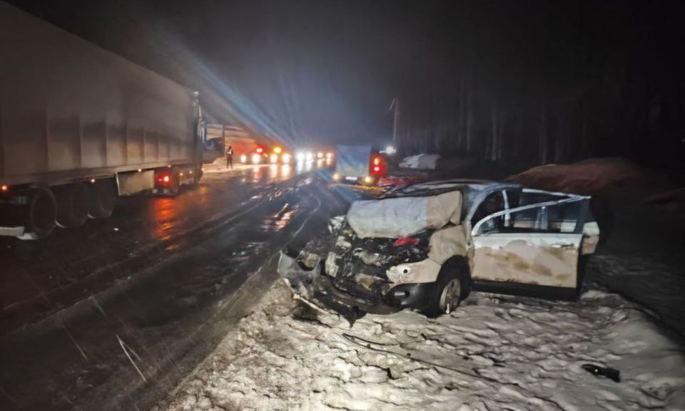 Три человека пострадали в крупном ДТП на трассе "Байкал"