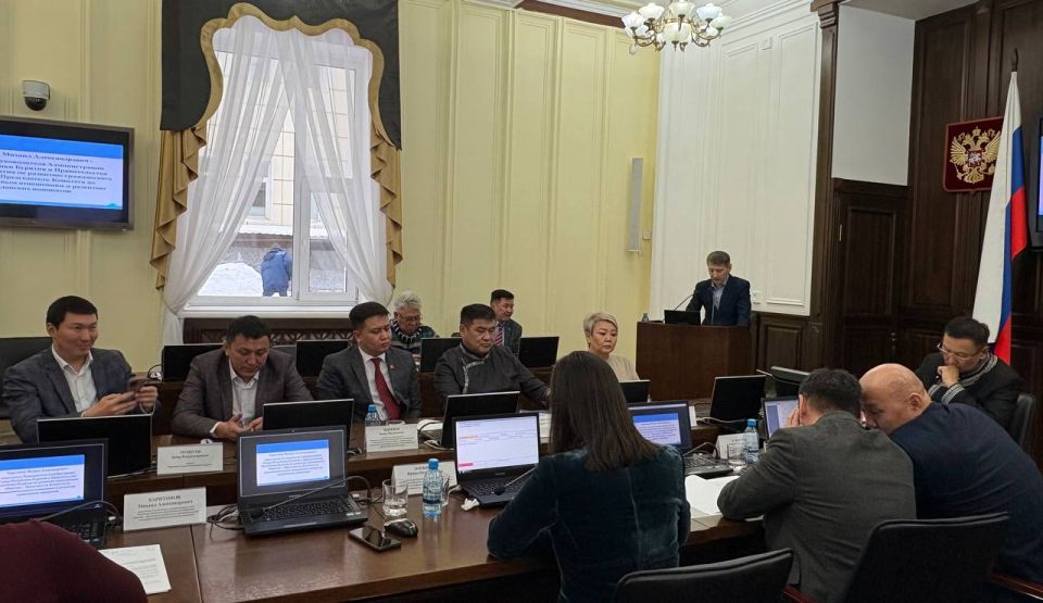 За круглым столом прошли бурные дискуссии по спасению бурятского языка в республике, поскольку статистика владения родным языком особенно среди детей и подростков остается печальной