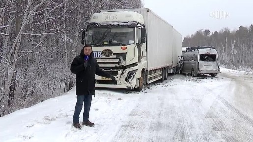 11111 Сотни человек попали в пробку на трассе "Байкал" из-за сильной метели