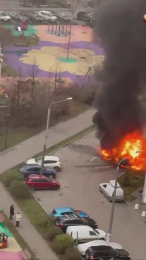 Автомобиль взорвался во дворе жилого дома в Новой Москве