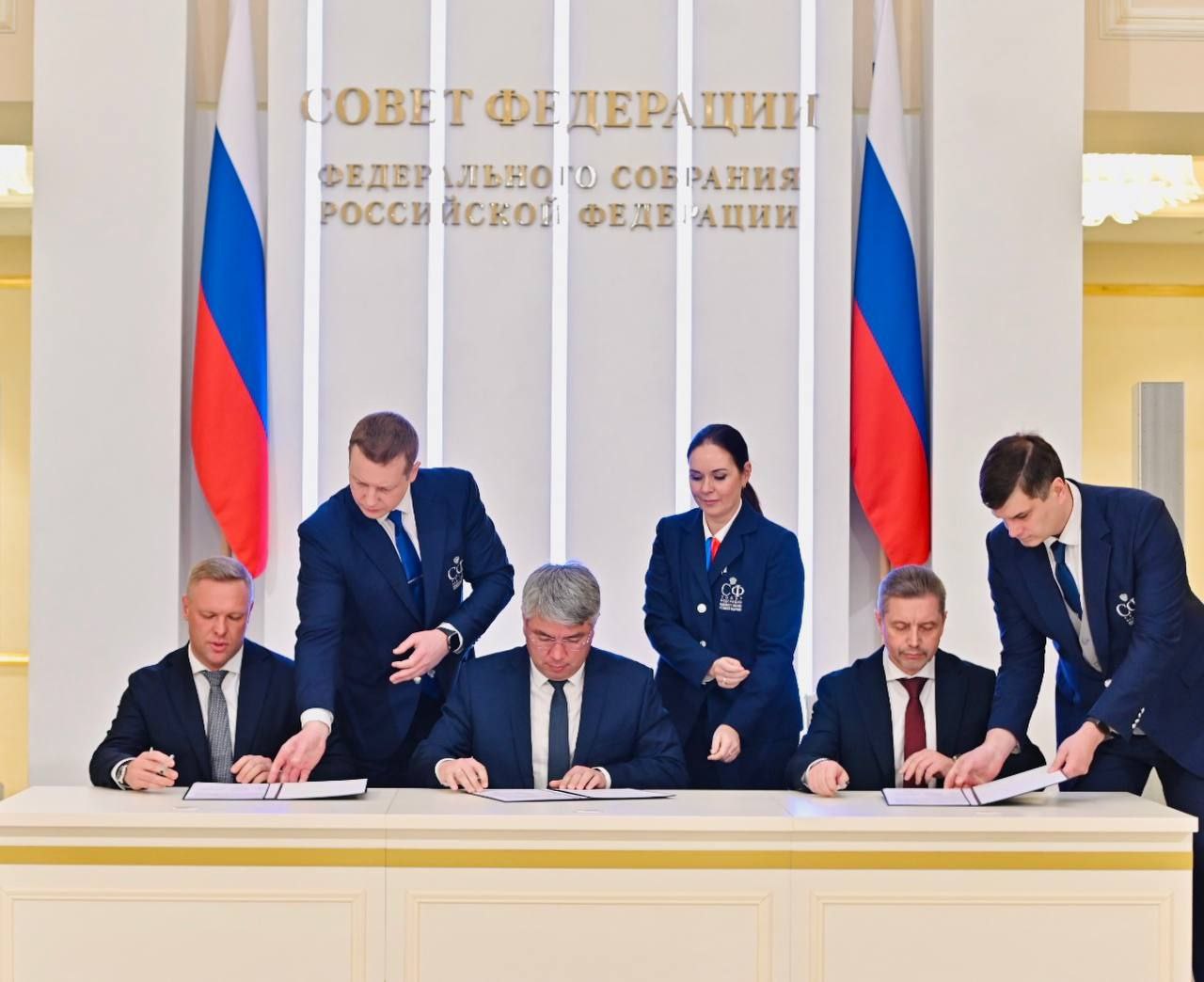 Алексей Цыденов: Добрый вечер, земляки!. Сегодня в Совете Федерации при участии Валентины Ивановны Матвиенко, генерального директора Ростеха Сергея Викторовича Чемезова и заместителя министра обороны, председателя фонда... Алексей Цыденов: Добрый вечер, земляки!. Сегодня в Совете Федерации при участии Валентины Ивановны Матвиенко, генерального директора Ростеха Сергея Викторовича Чемезова и заместителя министра обороны, председателя фонда...