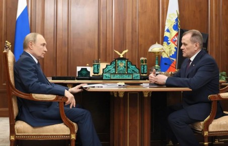 «Оказывается, полиция ловит преступников в форме, которую они же затем и шьют. Это справедливо… Осужденные также сидят в местах лишения, которые сами и построили. И это тоже справедливо, ибо спасение осужденных — дело рук...