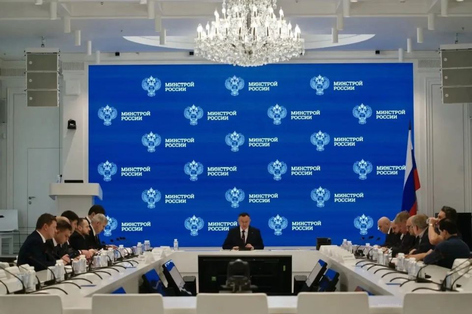 Глава Минстроя России Ирек Файзуллин провел заседание межведомственной рабочей группы по реализации мероприятий по объекту капитального строительства «ФГБУК «Академический Малый драматический театр – Театр Европы»