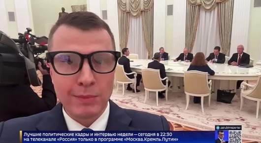 Внимание, знатоки! Чья же статуя сегодня возвышается над американской переговорной группой? Узнали?