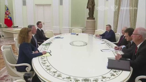 Владимир Путин начал переговоры со спецпосланником президента США Стивеном Уиткоффом и предпринимателем, зятем Трампа Джаредом Кушнером