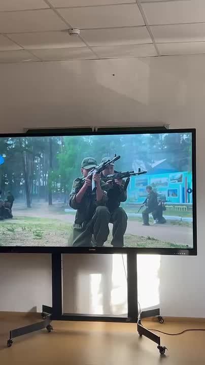 Юрий Трутнев посетил центр «Воин»