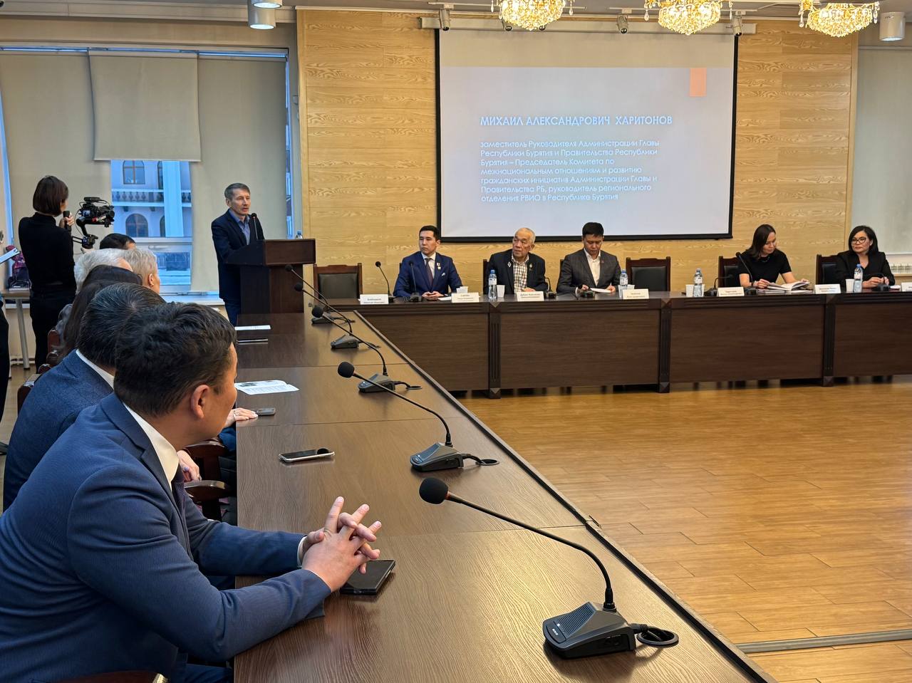 Депутаты Народного Хурала Баир Цыренов и Вячеслав Дондоков приняли участие в презентации книг члена Союза журналистов СССР и РФ, члена «Боевого Братства» Бурятии, корреспондента газеты «Бурятия» Баясхалана (Юрия) Дабаина Депутаты Народного Хурала Баир Цыренов и Вячеслав Дондоков приняли участие в презентации книг члена Союза журналистов СССР и РФ, члена «Боевого Братства» Бурятии, корреспондента газеты «Бурятия» Баясхалана (Юрия) Дабаина