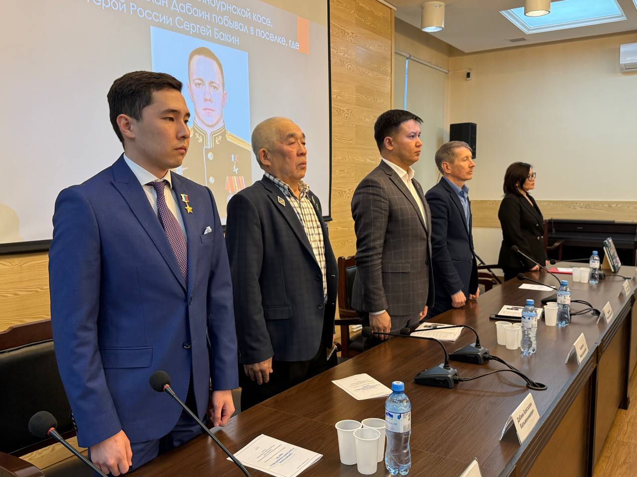 Депутаты Народного Хурала Баир Цыренов и Вячеслав Дондоков приняли участие в презентации книг члена Союза журналистов СССР и РФ, члена «Боевого Братства» Бурятии, корреспондента газеты «Бурятия» Баясхалана (Юрия) Дабаина Депутаты Народного Хурала Баир Цыренов и Вячеслав Дондоков приняли участие в презентации книг члена Союза журналистов СССР и РФ, члена «Боевого Братства» Бурятии, корреспондента газеты «Бурятия» Баясхалана (Юрия) Дабаина