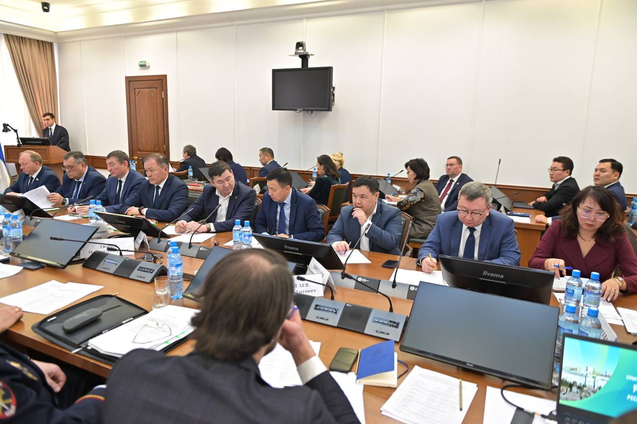 Юрий Трутнев поручил федеральным министерствам разобраться со сбалансированностью бюджета Бурятии Юрий Трутнев поручил федеральным министерствам разобраться со сбалансированностью бюджета Бурятии