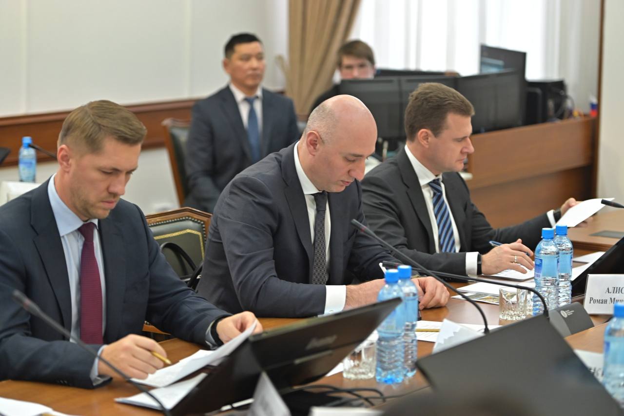 Юрий Трутнев поручил федеральным министерствам разобраться со сбалансированностью бюджета Бурятии Юрий Трутнев поручил федеральным министерствам разобраться со сбалансированностью бюджета Бурятии