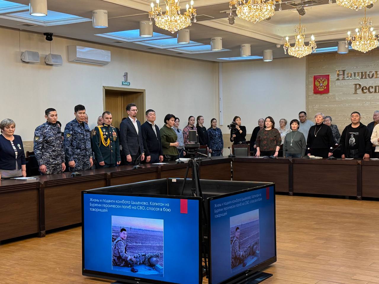 Депутаты Народного Хурала Баир Цыренов и Вячеслав Дондоков приняли участие в презентации книг члена Союза журналистов СССР и РФ, члена «Боевого Братства» Бурятии, корреспондента газеты «Бурятия» Баясхалана (Юрия) Дабаина Депутаты Народного Хурала Баир Цыренов и Вячеслав Дондоков приняли участие в презентации книг члена Союза журналистов СССР и РФ, члена «Боевого Братства» Бурятии, корреспондента газеты «Бурятия» Баясхалана (Юрия) Дабаина