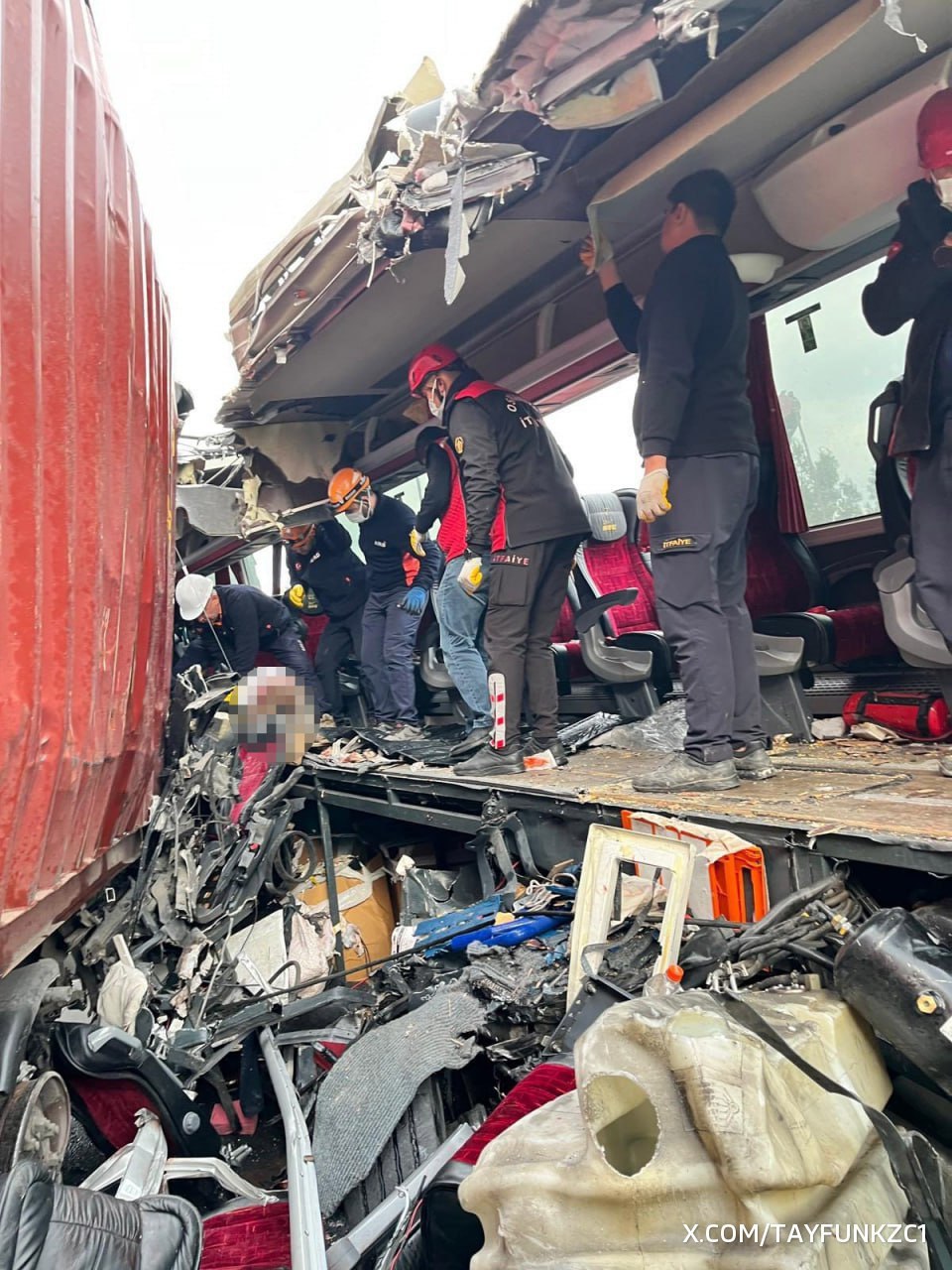 Шесть человек погибли, еще 11 пострадали в результате ДТП с автобусом в турецкой провинции Османие на юге республики, сообщает агентство Anadolu