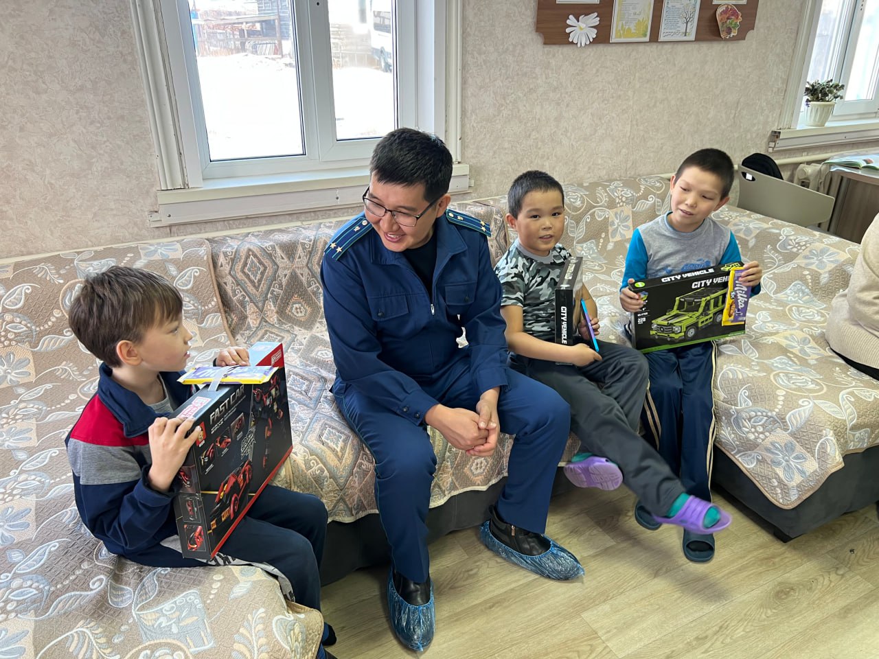 Прокуратура Окинского района навестила воспитанников социально - реабилитационного центра для несовершеннолетних Прокуратура Окинского района навестила воспитанников социально - реабилитационного центра для несовершеннолетних