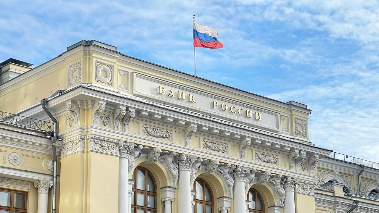 Центробанк России снял валютные ограничения для переводов за рубеж