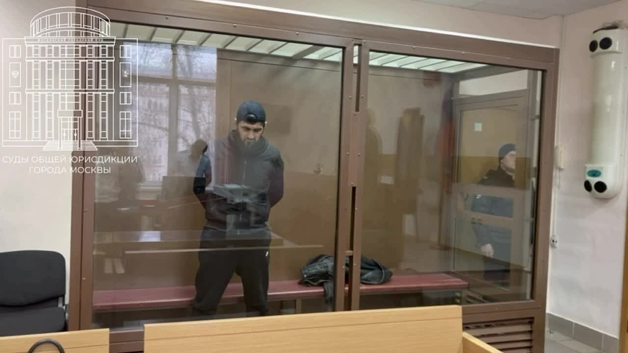 Столичный суд арестовал бойца ММА Заура Исмаилова по делу об осквернении памятника