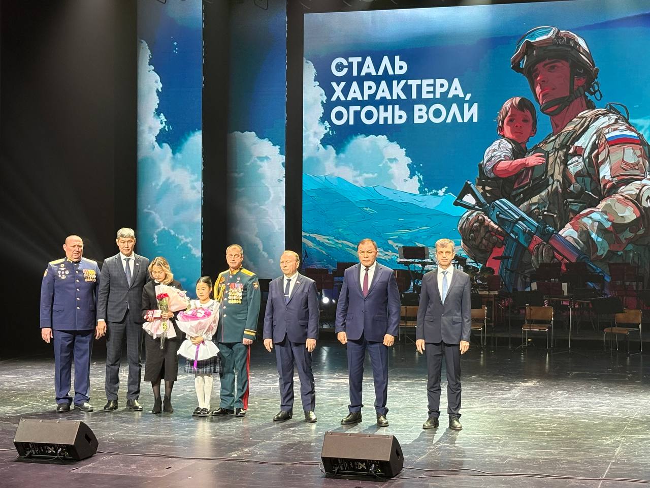 Председатель Народного Хурала Республики Бурятия Владимир Павлов поздравил защитников Родины со сцены Русского драматического театра, где сегодня прошло торжественное собрание общественности и праздничный концерт... Председатель Народного Хурала Республики Бурятия Владимир Павлов поздравил защитников Родины со сцены Русского драматического театра, где сегодня прошло торжественное собрание общественности и праздничный концерт...