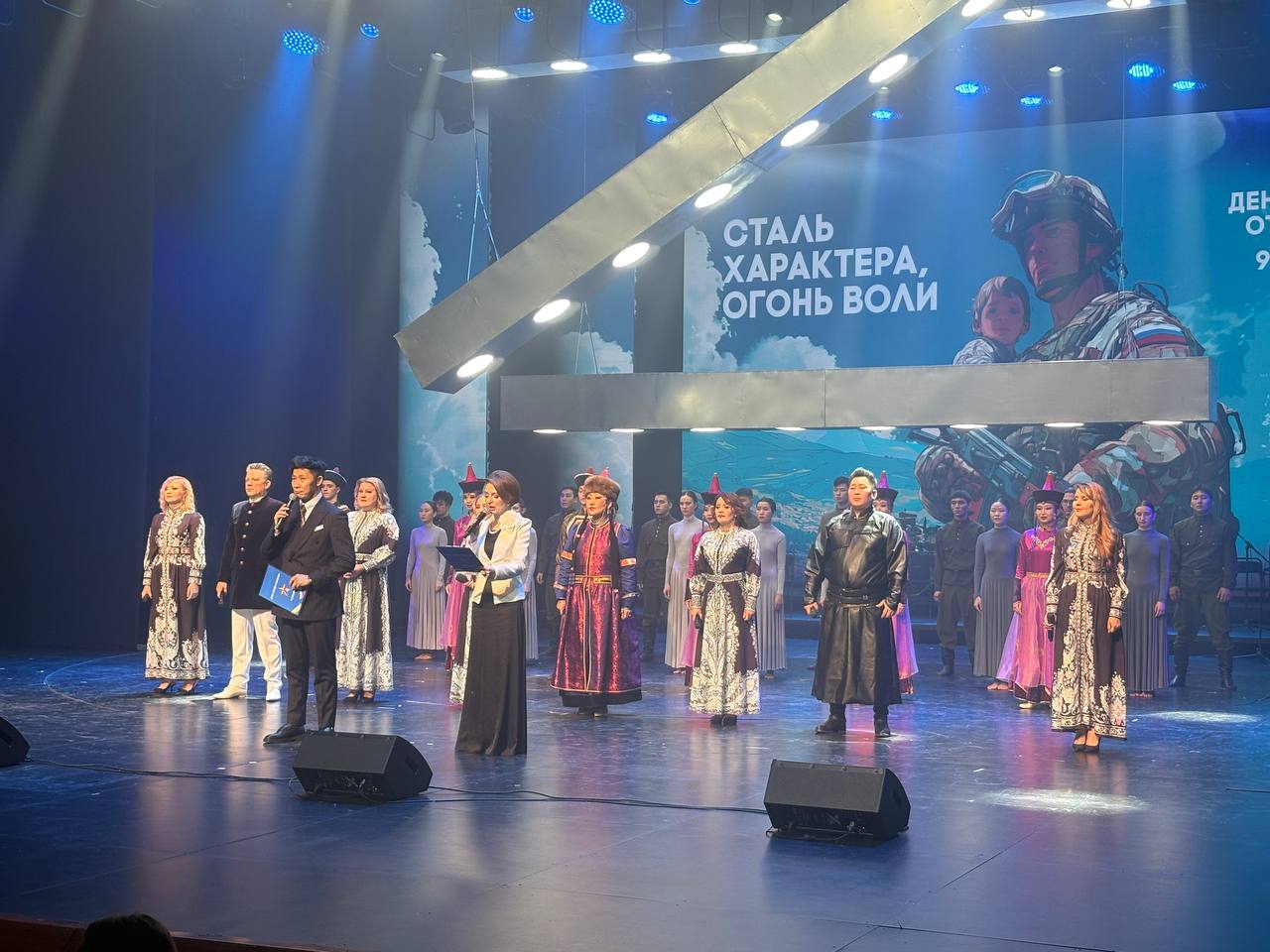 Председатель Народного Хурала Республики Бурятия Владимир Павлов поздравил защитников Родины со сцены Русского драматического театра, где сегодня прошло торжественное собрание общественности и праздничный концерт... Председатель Народного Хурала Республики Бурятия Владимир Павлов поздравил защитников Родины со сцены Русского драматического театра, где сегодня прошло торжественное собрание общественности и праздничный концерт...