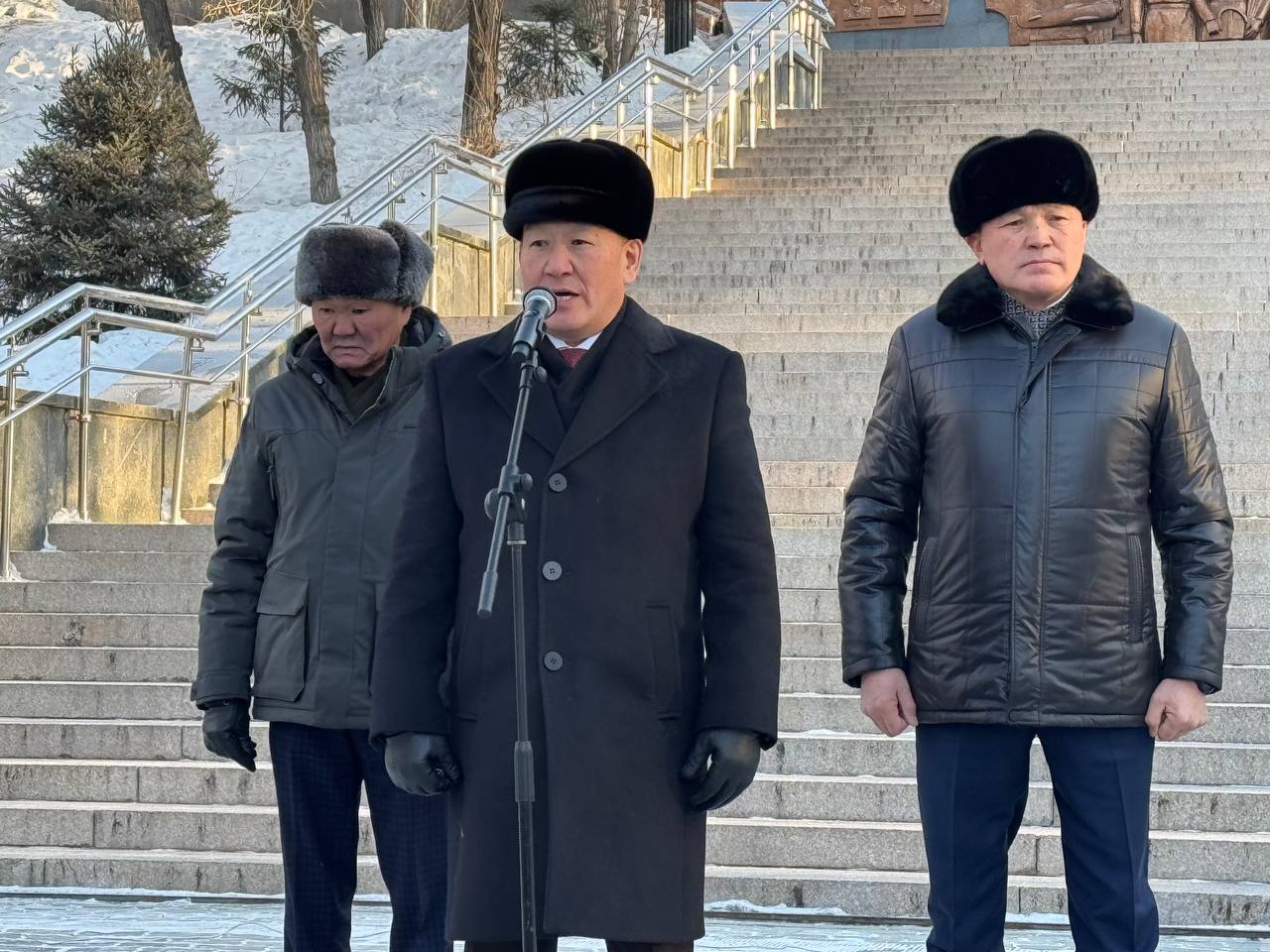 Сегодня у мемориала Победы в Улан-Удэ состоялся митинг, посвященный Дню Героев Отечества