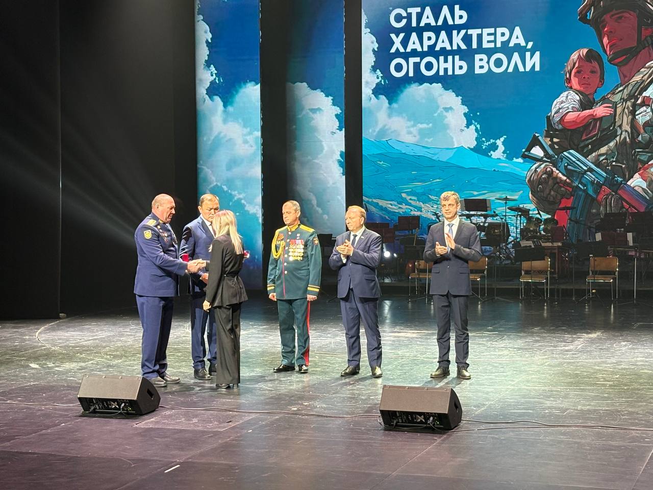 Председатель Народного Хурала Республики Бурятия Владимир Павлов поздравил защитников Родины со сцены Русского драматического театра, где сегодня прошло торжественное собрание общественности и праздничный концерт... Председатель Народного Хурала Республики Бурятия Владимир Павлов поздравил защитников Родины со сцены Русского драматического театра, где сегодня прошло торжественное собрание общественности и праздничный концерт...