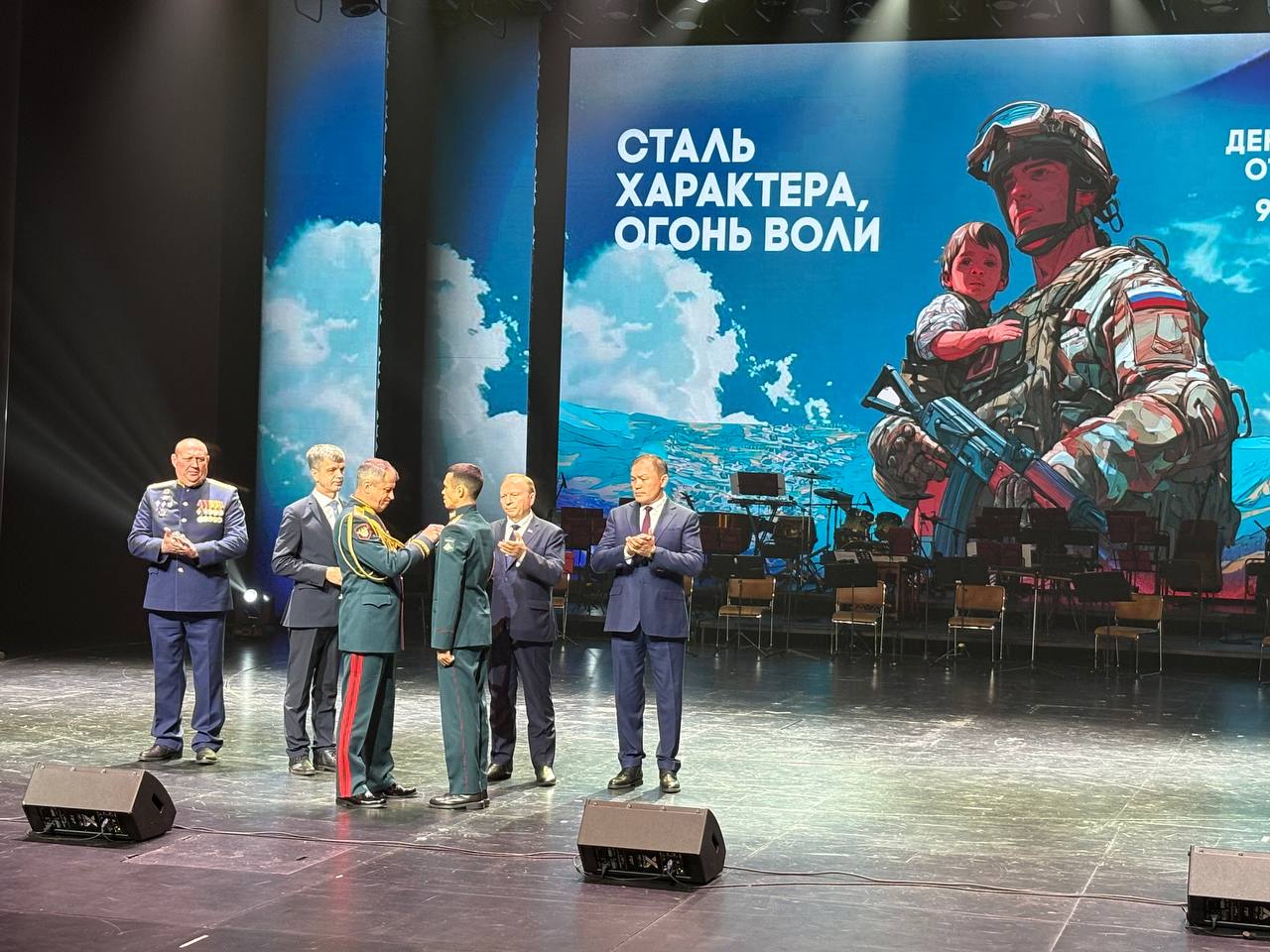 Председатель Народного Хурала Республики Бурятия Владимир Павлов поздравил защитников Родины со сцены Русского драматического театра, где сегодня прошло торжественное собрание общественности и праздничный концерт... Председатель Народного Хурала Республики Бурятия Владимир Павлов поздравил защитников Родины со сцены Русского драматического театра, где сегодня прошло торжественное собрание общественности и праздничный концерт...