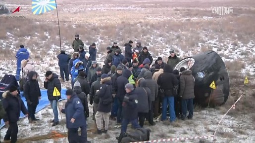 Первые кадры экипажа МКС на Земле