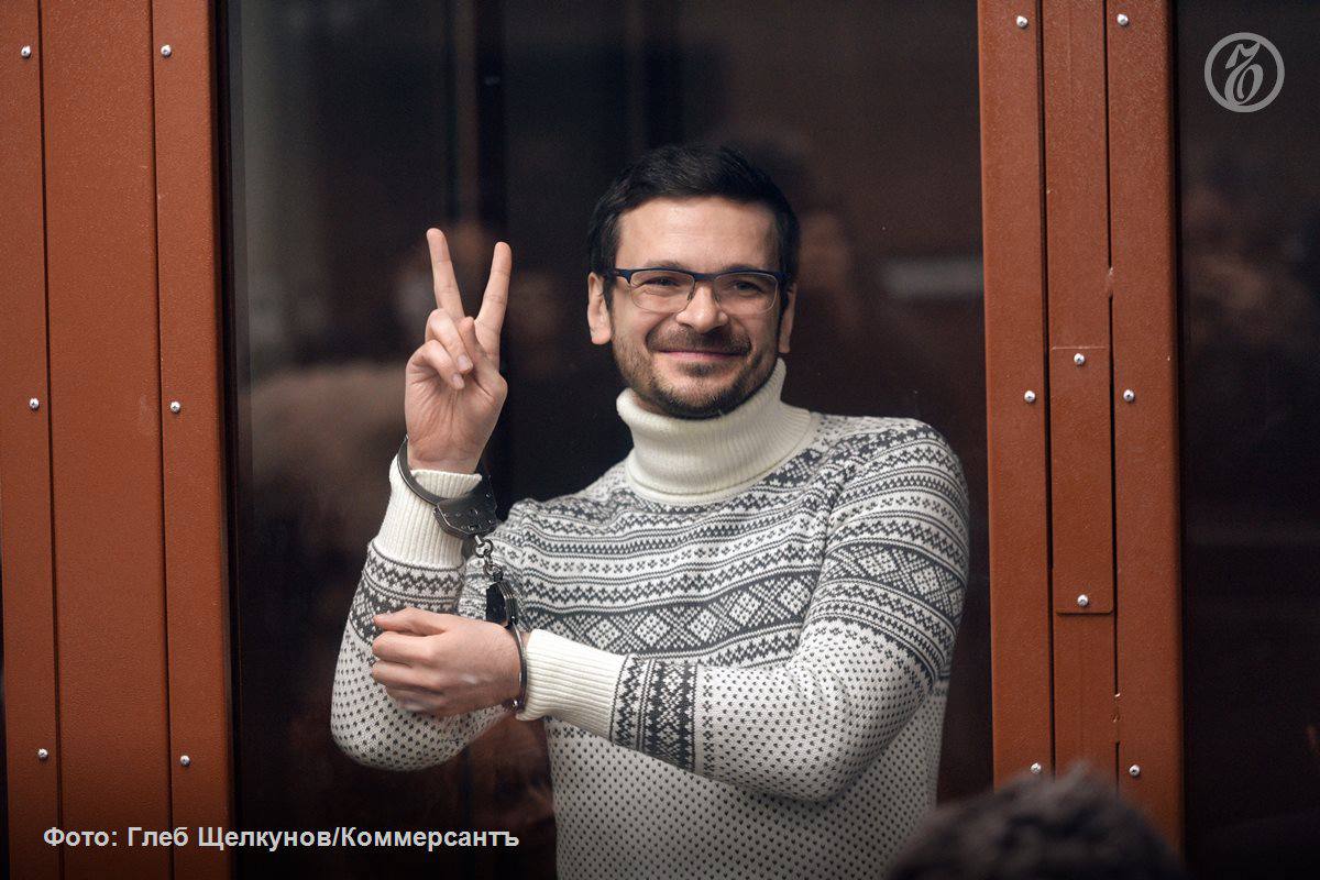 Мировой суд Москвы заочно приговорил бывшего муниципального депутата Илью Яшина (признан иноагентом в РФ, внесен в перечень террористов и экстремистов) к 1 году и 10 месяцам лишения свободы за уклонение от обязанностей...