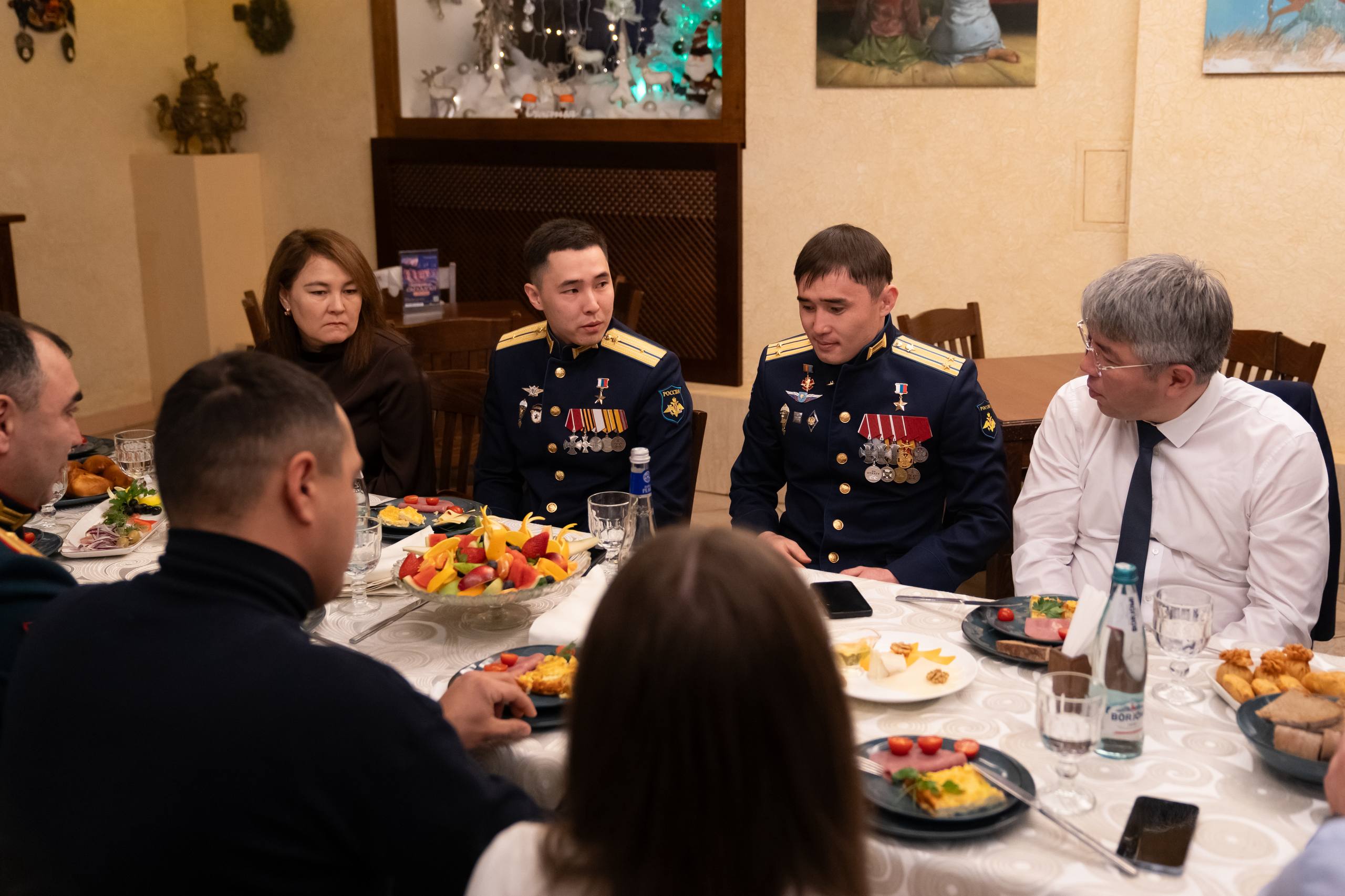 Алексей Цыденов: Вместе с Героями России из Бурятии возложили цветы к вечному огню Алексей Цыденов: Вместе с Героями России из Бурятии возложили цветы к вечному огню