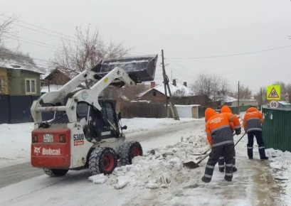 В Улан-Удэ усиливают уборку тротуаров