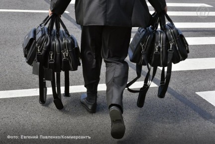 Итальянская Unicredit Group начала уход из РФ с продажи активов лизинговой компании