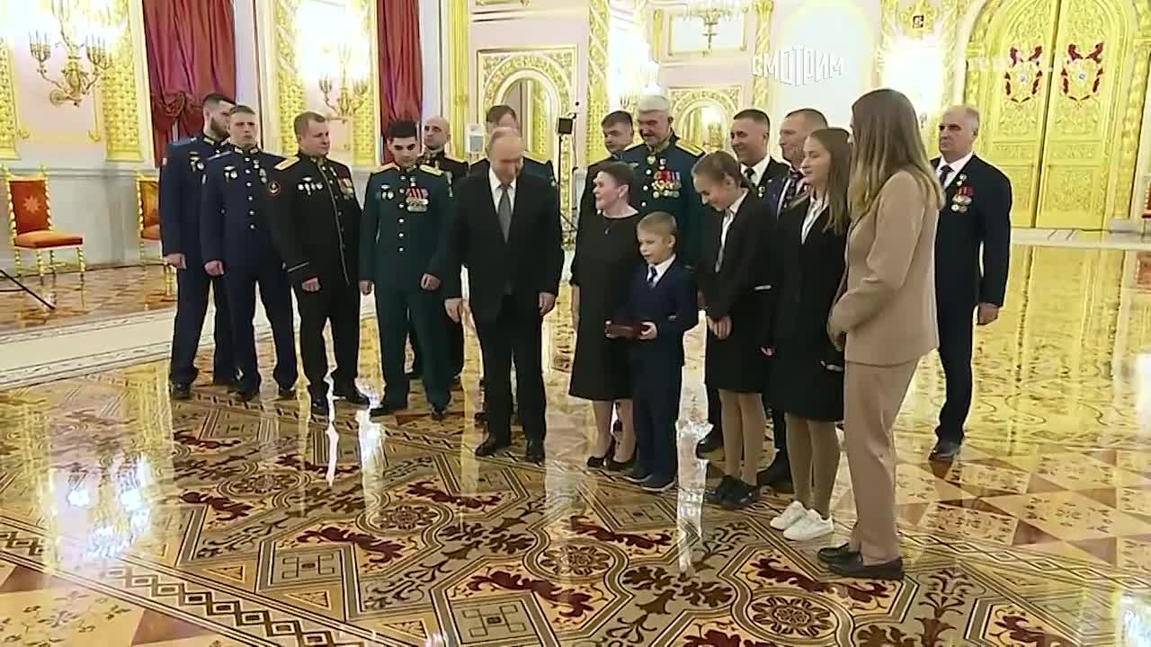 "Будь здоров": сын посмертно награжденного Героя России Никиты Афанасьева пожелал здоровья президенту