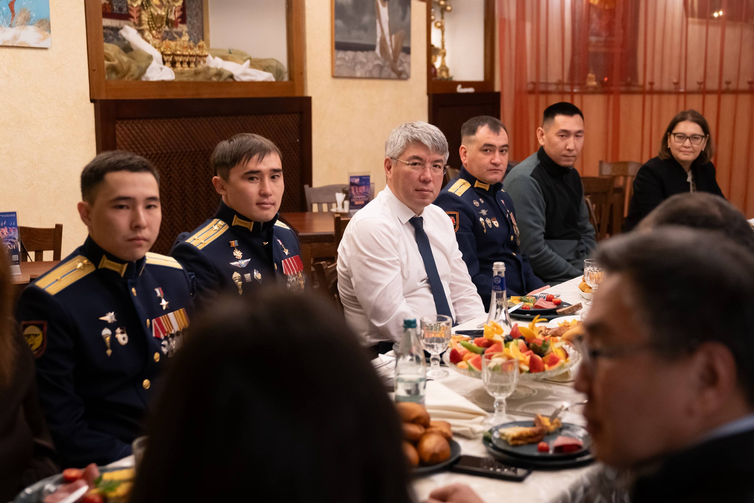 Алексей Цыденов: Вместе с Героями России из Бурятии возложили цветы к вечному огню Алексей Цыденов: Вместе с Героями России из Бурятии возложили цветы к вечному огню