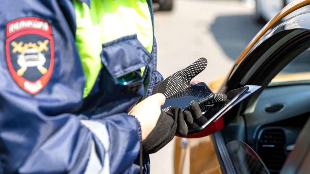 Минцифры России предложило разрешить предъявлять электронные документы вместо бумажных