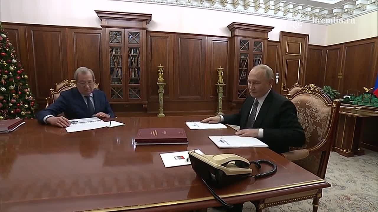 Кадры встречи Путина с президентом РАН показал Кремль