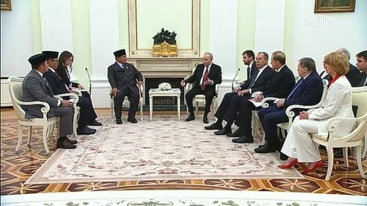"Отношения у нас развиваются очень поступательно": Владимир Путин встретился в Кремле с президентом Индонезии Прабово Субианто