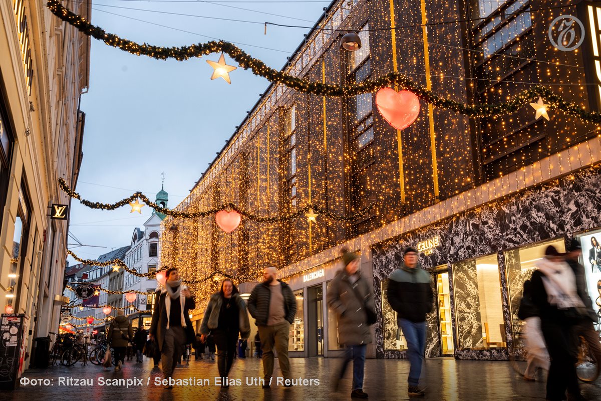 25 декабря отмечают Рождество католики и ряд протестантов, а 7 января — православные 25 декабря отмечают Рождество католики и ряд протестантов, а 7 января — православные