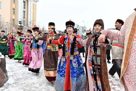 Алексей Цыденов: Уважаемые земляки!. Подписал указ, которым первый день Нового года по лунному календарю объявлен на территории нашей республики нерабочим днем в честь праздника Белого месяца