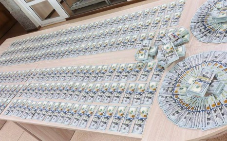 У монгольского студента и его родственницы, въезжавших в Россию через МАПП «Кяхта», обнаружили незадекларированные… 154 тысячи долларов США