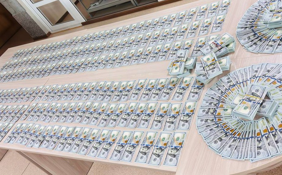 У монгольского студента и его родственницы, въезжавших в Россию через МАПП «Кяхта», обнаружили незадекларированные… 154 тысячи долларов США