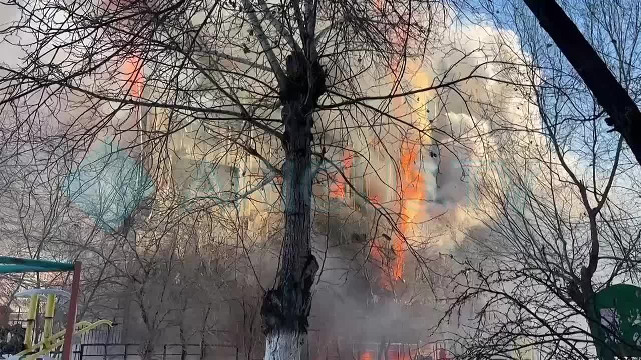 «Произошел хлопок, и пошел черный дым»: очевидцы рассказывают, как начался пожар