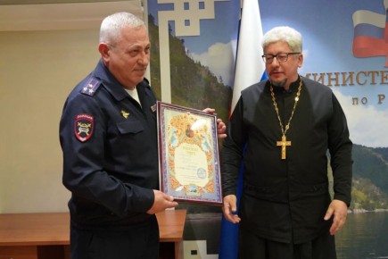 За что митрополит Иосиф наградил Архиерейской грамотой начальника Управления Госавтоинспекции МВД Бурятии?