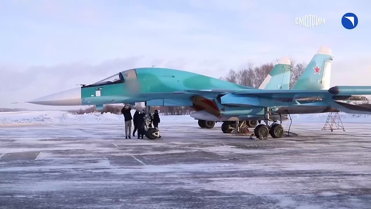 Новая партия истребителей-бомбардировщиков Су-34 прошла комплекс необходимых заводских испытаний и передана Минобороны России, сообщили в ОАК