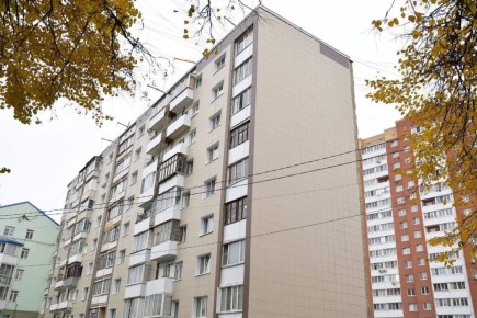 Дмитровский округ закрыл программу капремонта на 2025 год, обновив 42 многоквартирных дома