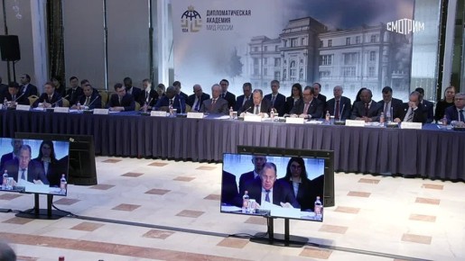 Россия не вынашивает никаких агрессивных планов в отношении членов НАТО и Евросоюза, но если Европа решит воевать, то РФ к этому готова "хоть сейчас", заявил Сергей Лавров