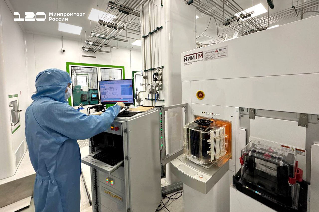 Российские ученые создали важное оборудование для производства микрочипов Российские ученые создали важное оборудование для производства микрочипов