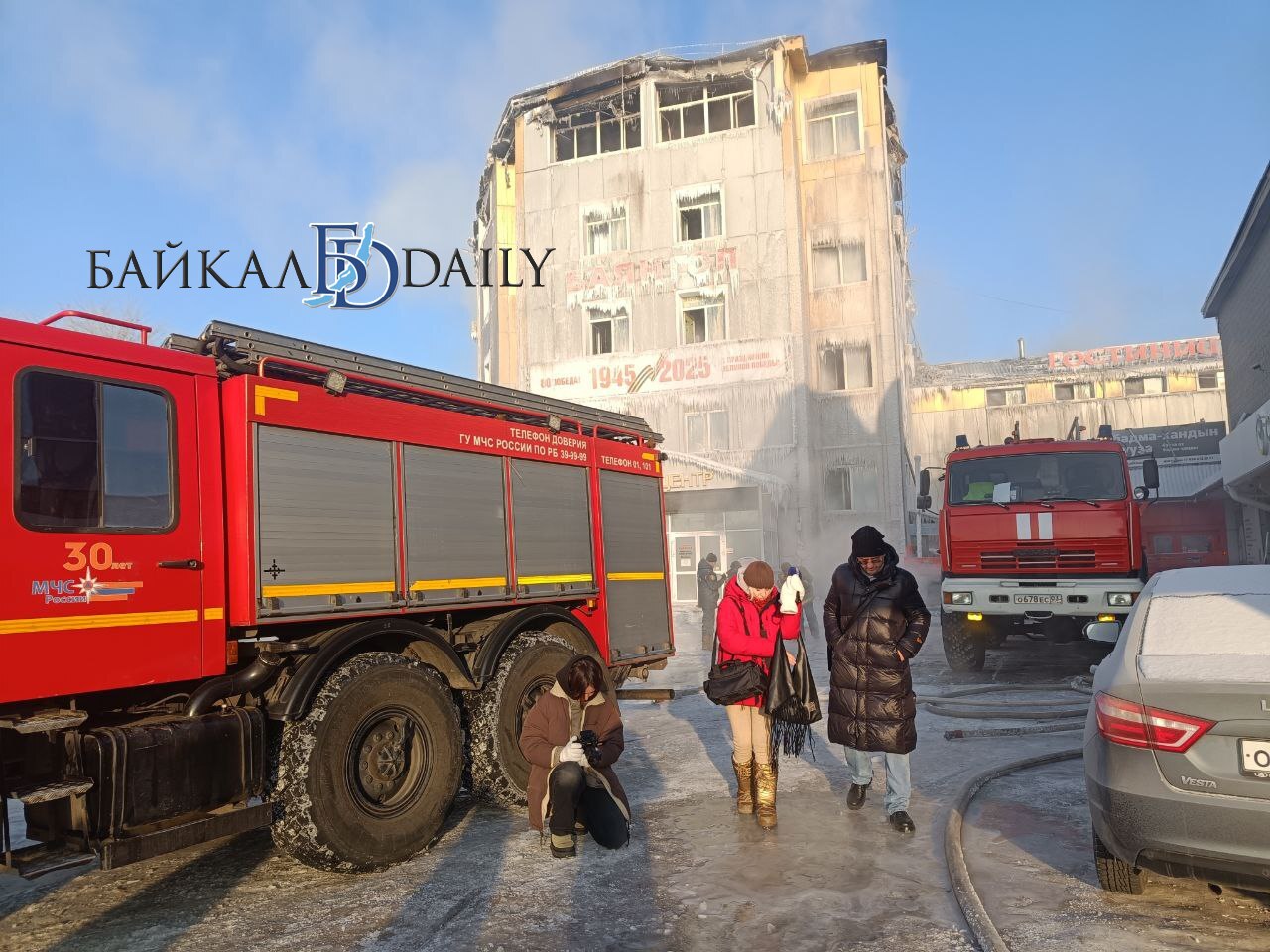 Сгоревший ТЦ «Баянгол» в Улан-Удэ после тушения весь покрылся льдом Сгоревший ТЦ «Баянгол» в Улан-Удэ после тушения весь покрылся льдом