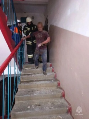 Человека спасли из-под завалов в городе Петров Вал Волгоградской области, из дома после частичного обрушения эвакуированы 48 человек, сообщает МЧС