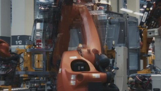 Как обеспечивается безопасность труда на производстве?